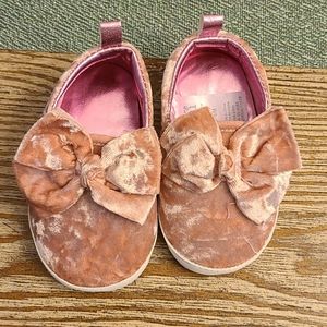 Baby girl Pink felt shoes